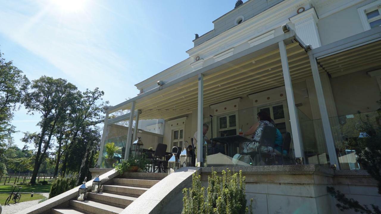Hotel Jakubus Wilkow  Exterior photo