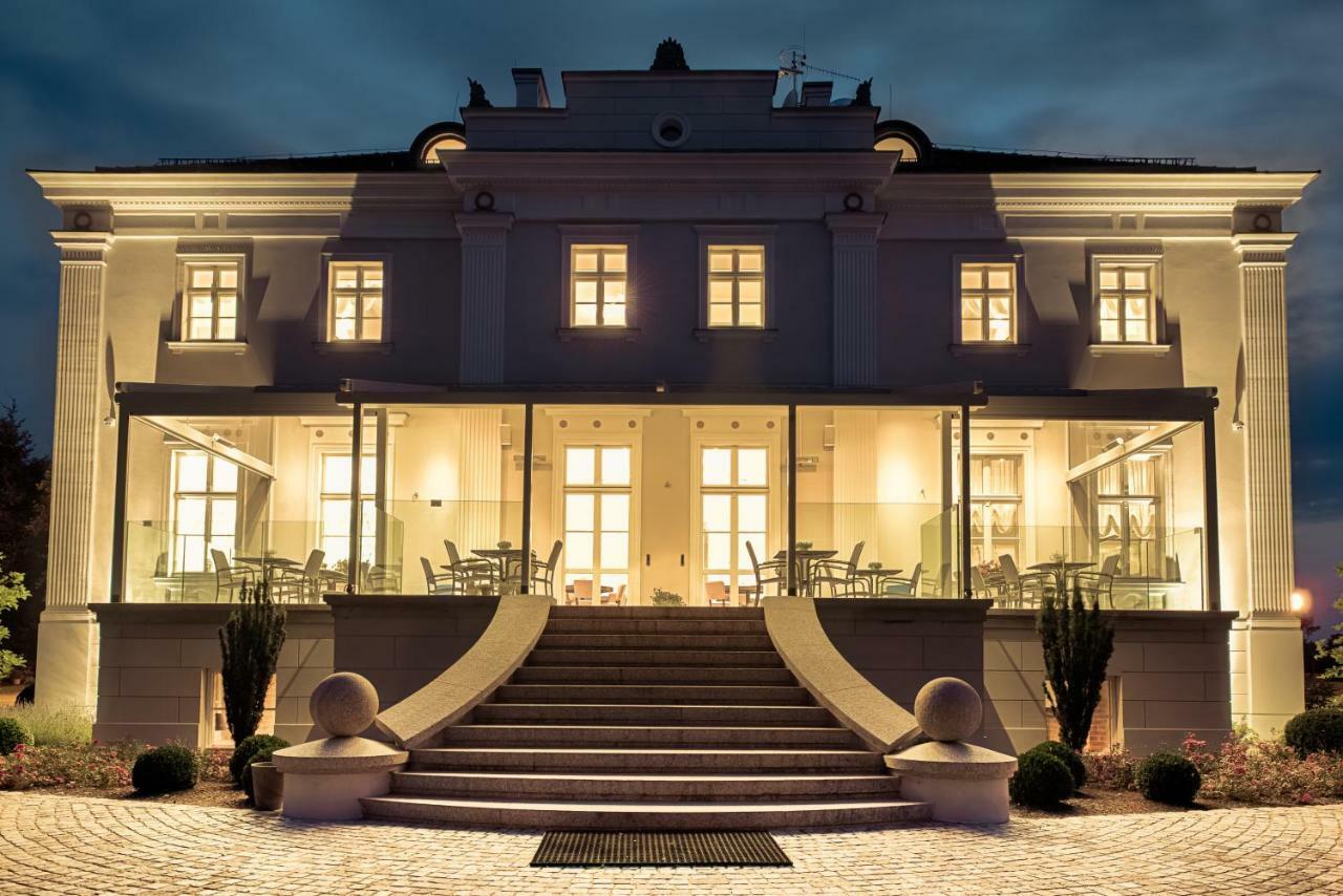 Hotel Jakubus Wilkow  Exterior photo